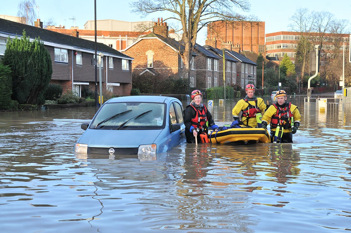 36 pictures of the York Christmas floods 2015: Emergency services ...