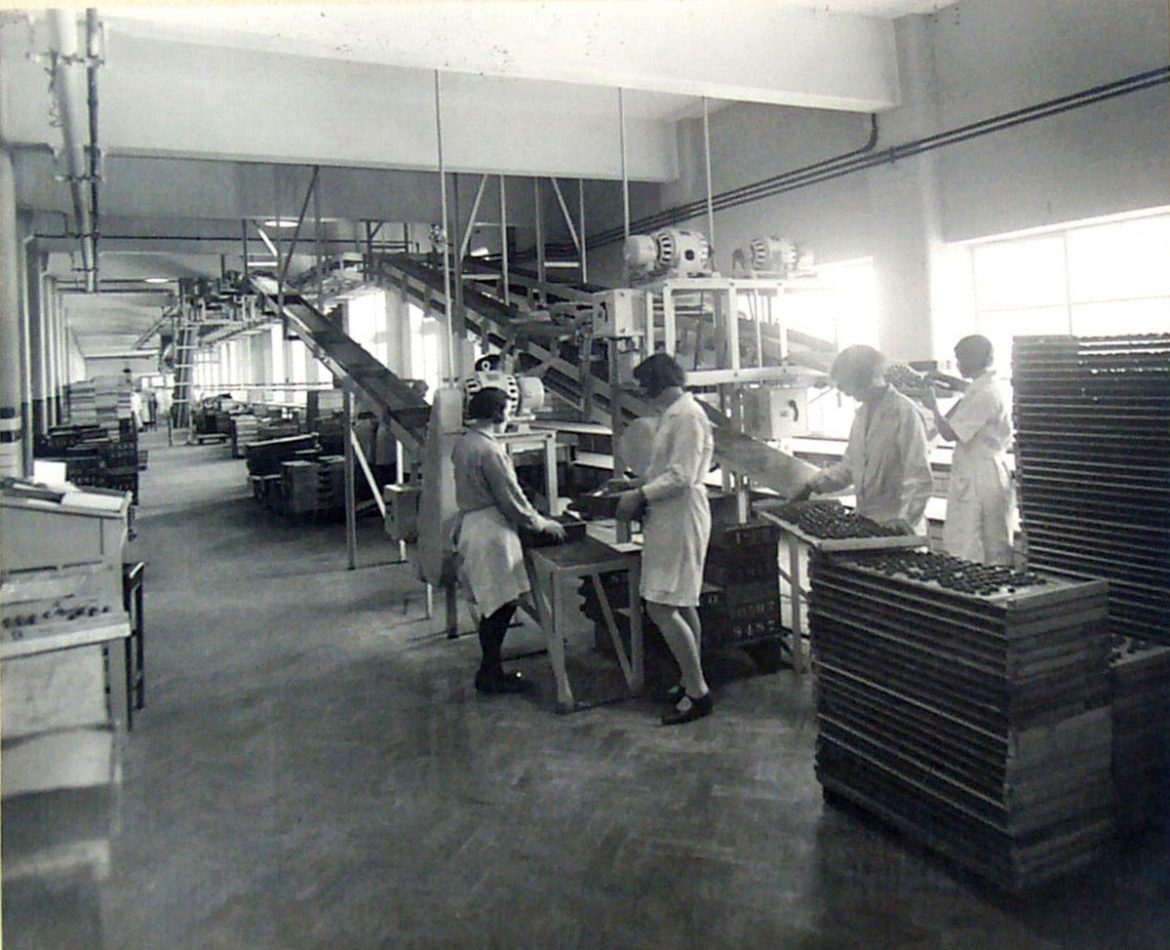 31 fabulous old photographs of Terry's factory as we enter its 250th ...