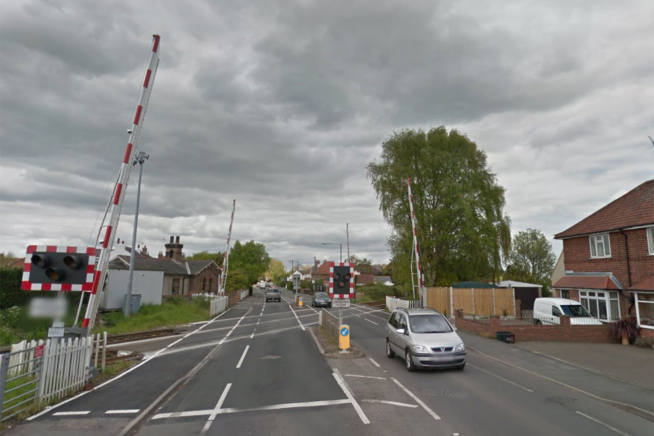 Car Comes To A Stop On Level Crossing In York Posing Substantial Risk To Others Yorkmix