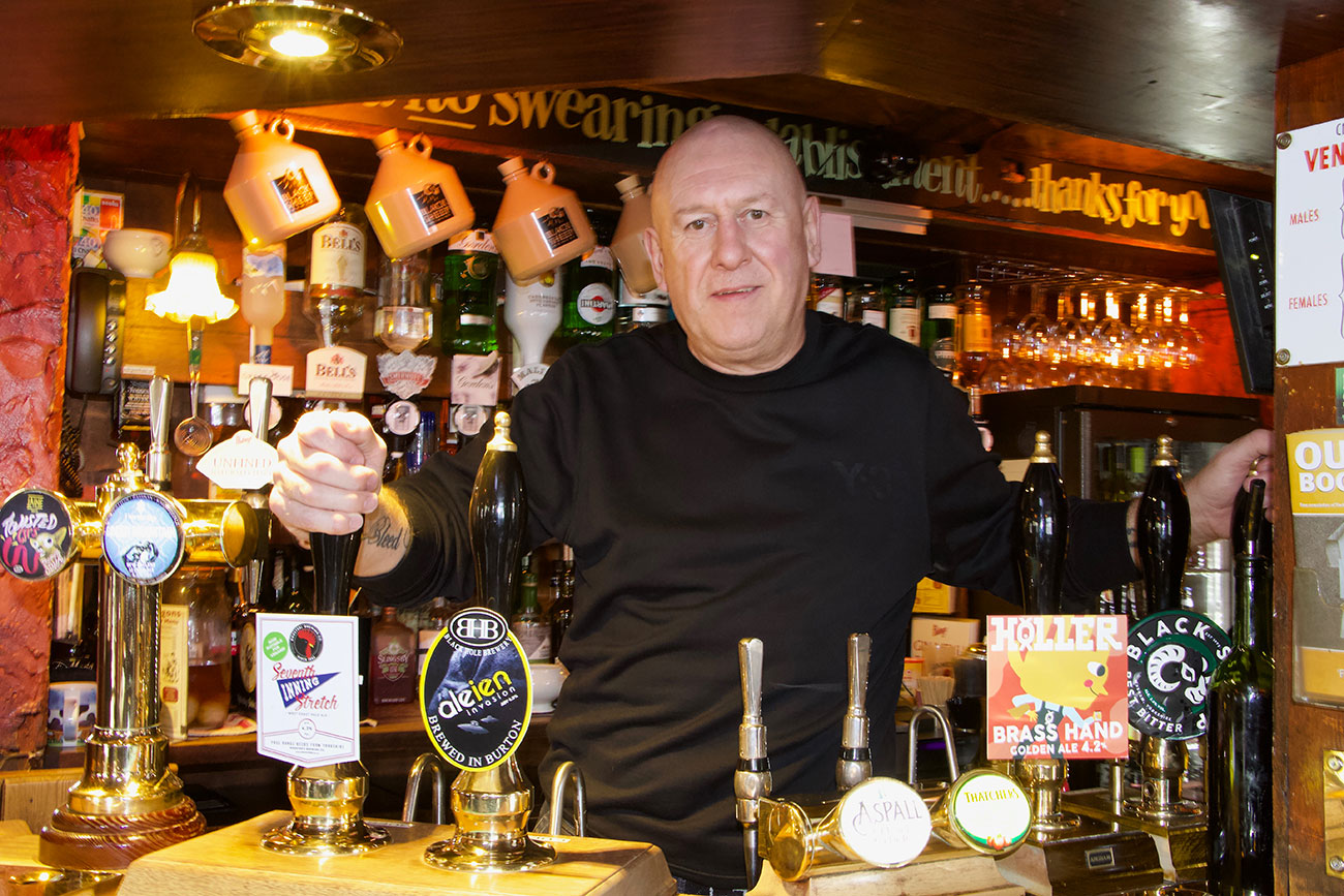 Pub landlord calls for more police action to stem ‘tidal wave of filthy ...