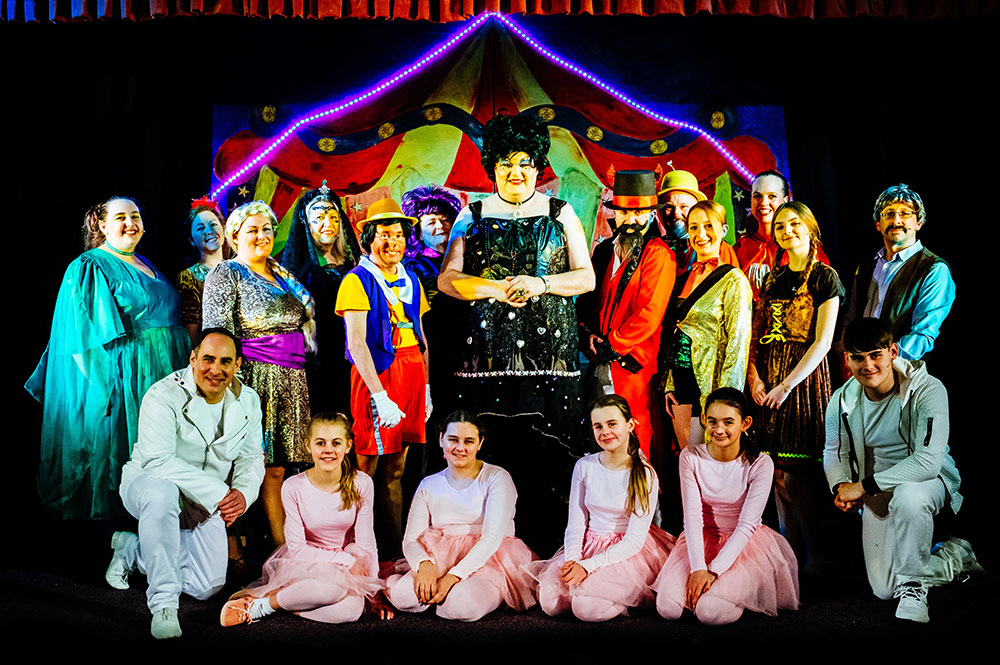 York panto raises £3,000 for two city charities | YorkMix