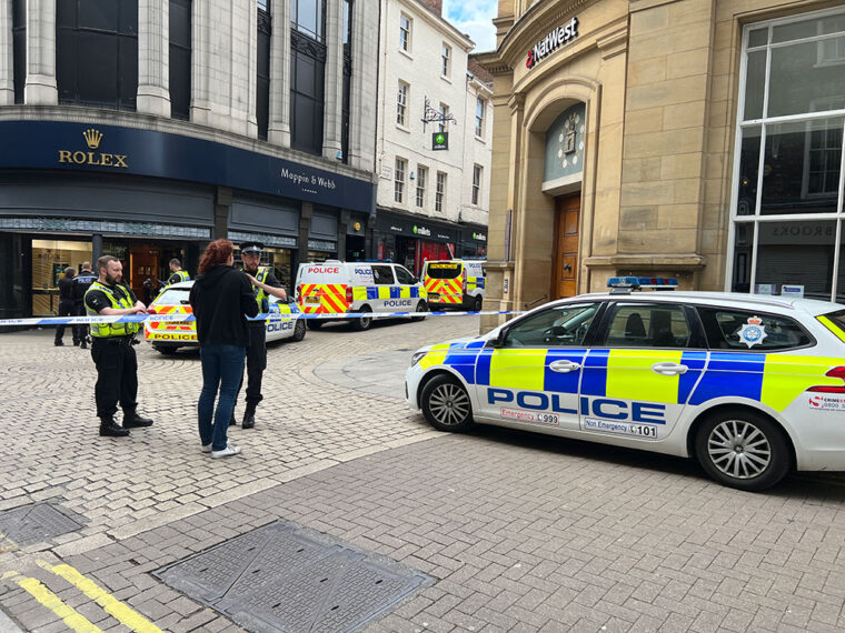 york-police-incident-mappin-and-webb-jewellery-coney-street-1