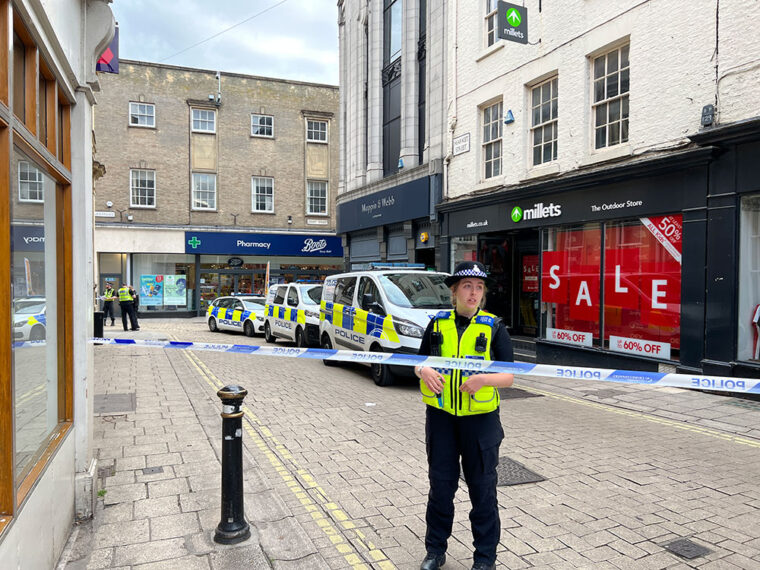 york-police-incident-mappin-and-webb-jewellery-coney-street-2