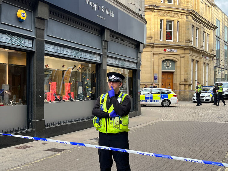 york-police-incident-mappin-and-webb-jewellery-coney-street-5