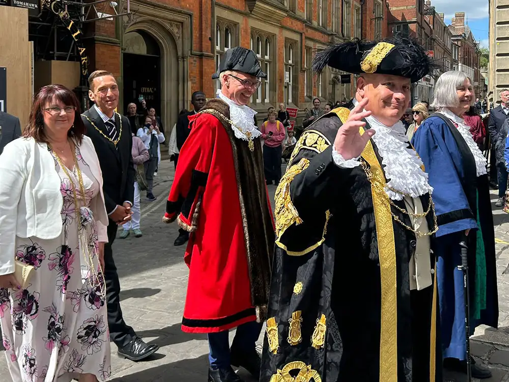 Lord Mayor’s ‘urgent need for help’ as unique badge lost at York Races